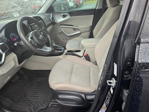 Used 2020 Kia Soul LX image 6