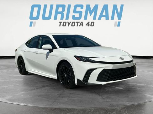 Certified 2025 Toyota Camry SE FWD image 1