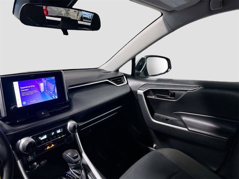 Used 2023 Toyota RAV4 LE image 21