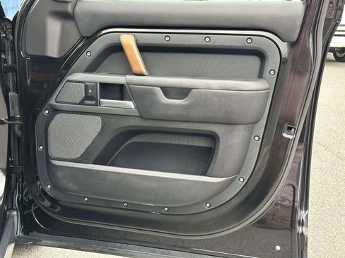 Used 2023 Land Rover Defender 110 X image 27