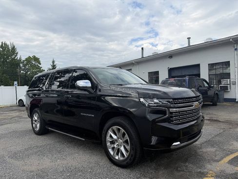 Used 2022 Chevrolet Suburban Premier RWD image 5