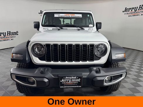 Used 2024 Jeep Gladiator Sport AWD/4WD image 5