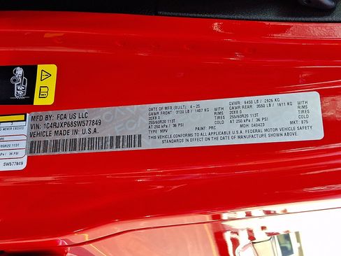 Certified 2025 Jeep Wrangler Unlimited Sahara w/ Safety Group AWD/4WD image 27