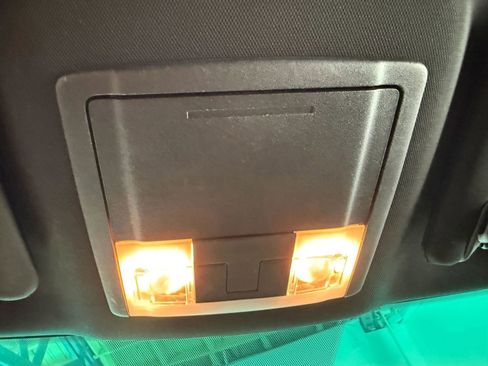 Used 2017 Ford Explorer XLT FWD image 24