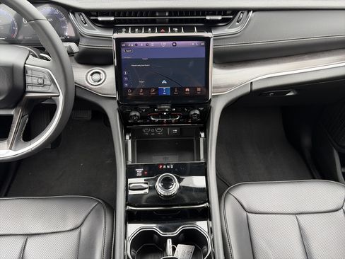Used 2023 Jeep Grand Cherokee L Limited w/ Luxury Tech Group II AWD/4WD image 17