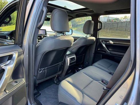 Used 2023 Lexus GX 460 Premium w/ Premium Package image 27