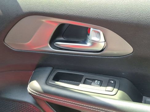 Used 2025 Chrysler Pacifica Select FWD image 32