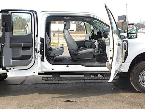 Used 2025 Ford F250 XL image 16