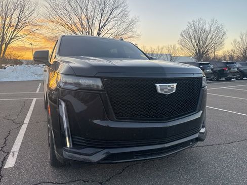 Used 2024 Cadillac Escalade ESV Sport Platinum w/ LPO, ONYX Package image 2
