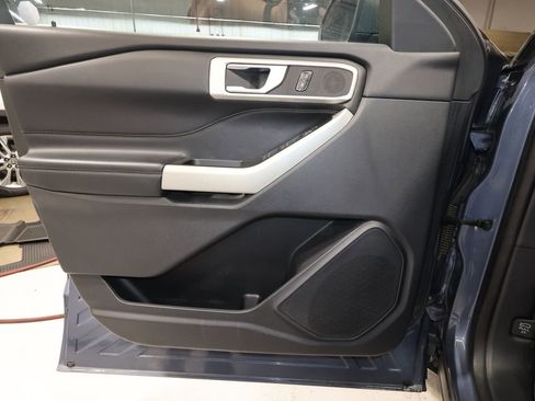 Used 2021 Ford Explorer XLT w/ Equipment Group 202A image 22