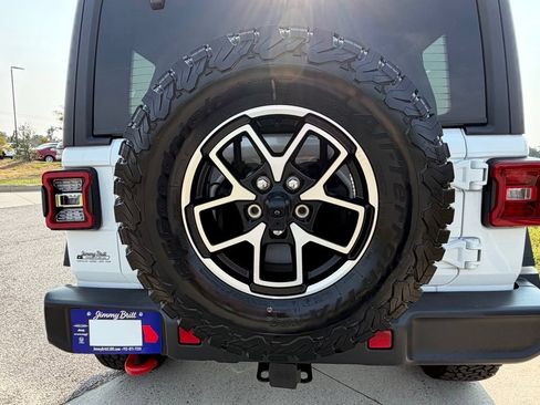 Used 2026 Jeep Wrangler Unlimited Rubicon AWD/4WD image 31