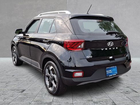 Used 2026 Hyundai Venue SEL FWD image 6