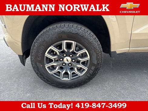Used 2024 Chevrolet Colorado Z71 w/ Z71 Convenience Package 2 AWD/4WD image 17