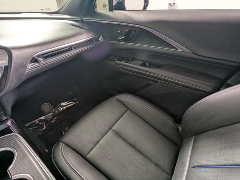 Used 2024 Cadillac Lyriq Luxury RWD image 12
