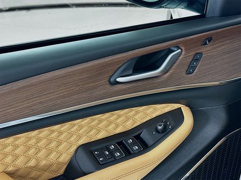 Used 2025 Jeep Grand Cherokee Summit w/ Luxury Tech Group V image 19