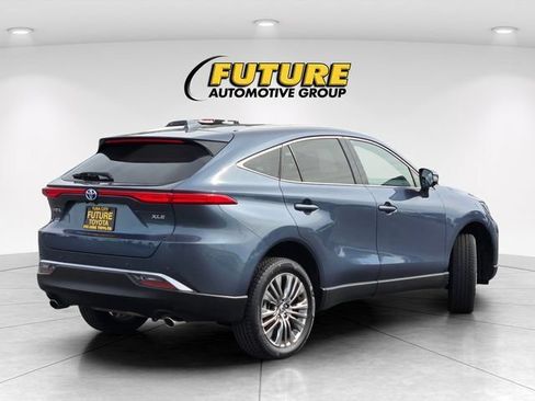 Certified 2023 Toyota Venza XLE AWD/4WD image 5