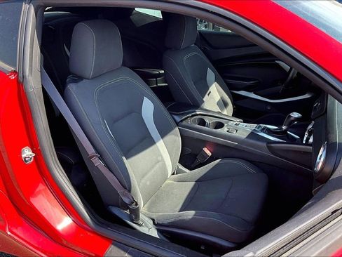 Used 2017 Chevrolet Camaro LT RWD image 7