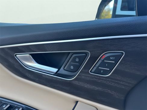 Used 2021 Audi Q7 3.0T Premium Plus image 16