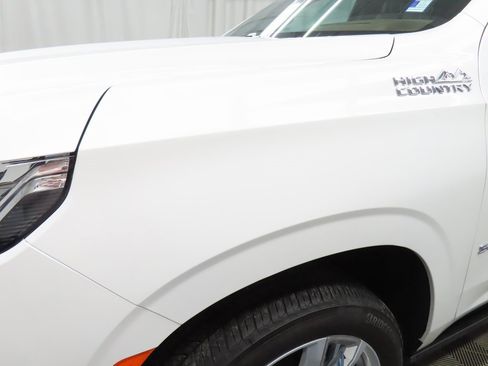 Used 2024 Chevrolet Suburban High Country image 48