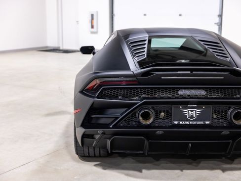 Used 2022 Lamborghini Huracan EVO RWD image 14