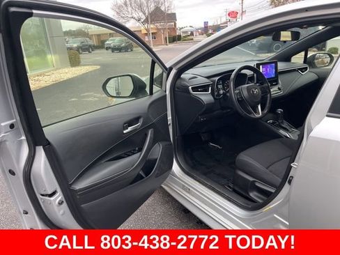Used 2025 Toyota Corolla SE FWD image 3