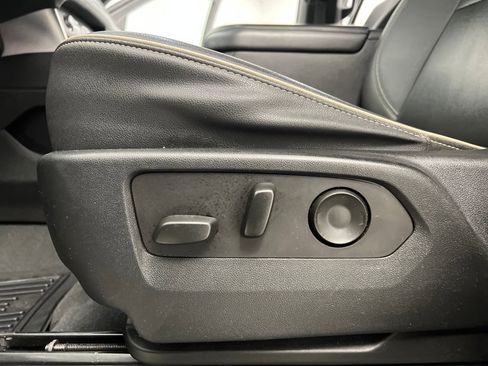 Used 2023 GMC Yukon SLT image 12