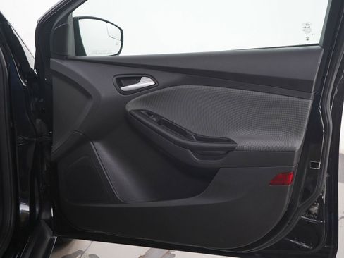 Used 2013 Ford Focus SE w/ SE Winter Pkg FWD image 8