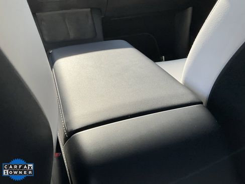 Used 2021 Tesla Model Y Long Range image 40