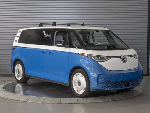 Used 2025 Volkswagen ID. Buzz 1st Edition RWD image 7