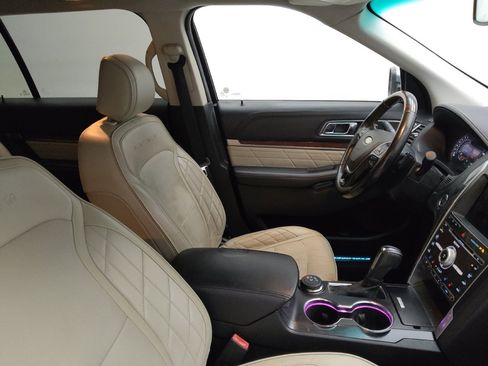 Used 2016 Ford Explorer Platinum image 21