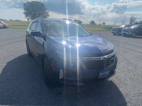 Used 2023 Chevrolet Equinox RS AWD/4WD image 2