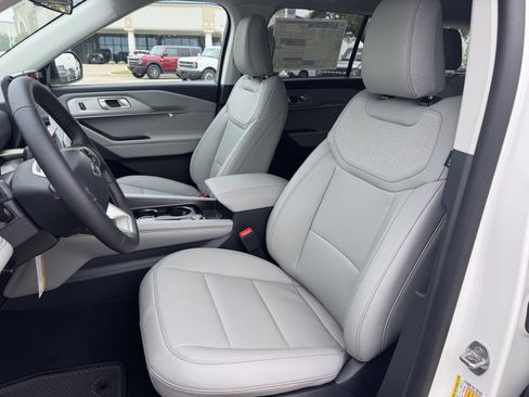 Used 2026 Ford Explorer Active w/ Active Comfort Package RWD image 21
