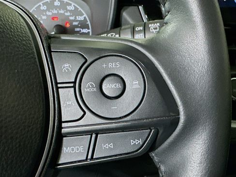 Used 2024 Toyota Corolla Cross LE image 17