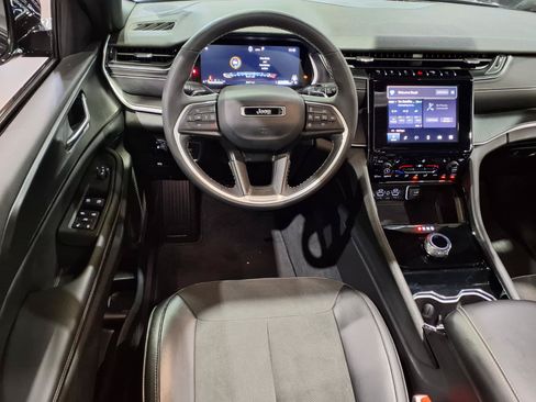 Used 2023 Jeep Grand Cherokee Altitude AWD/4WD image 9