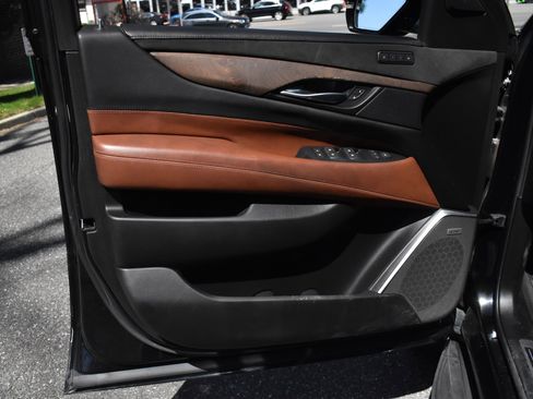 Used 2019 Cadillac Escalade Luxury image 40