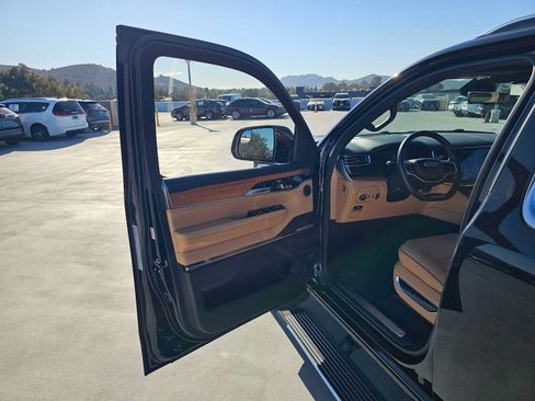 Used 2022 Jeep Grand Wagoneer Series III w/ HD Trailer Tow Package AWD/4WD image 21