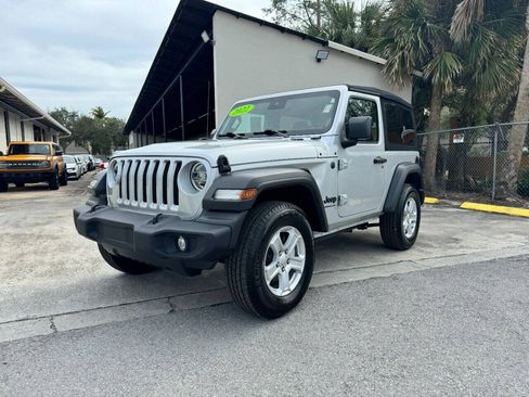 Used 2022 Jeep Wrangler Sport AWD/4WD image 3