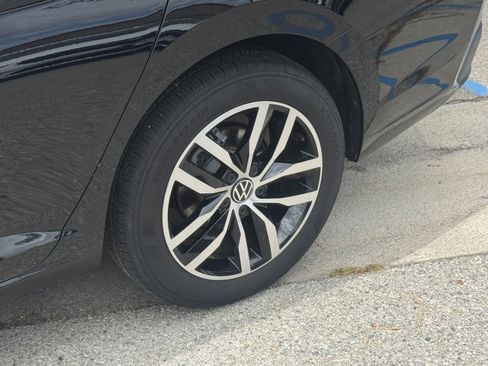 Used 2025 Volkswagen Jetta SE FWD image 31