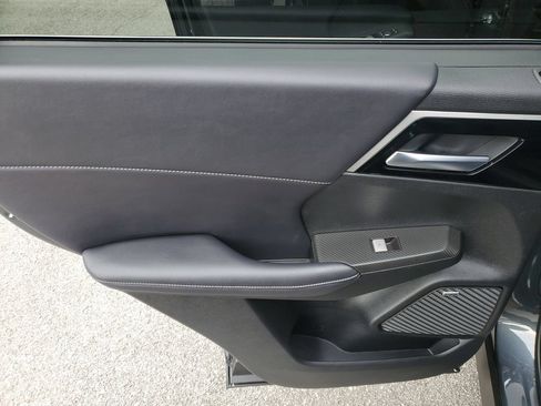 Used 2025 Mitsubishi Outlander SE AWD/4WD image 11