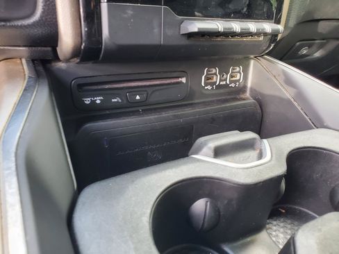 Used 2019 RAM 1500 Laramie AWD/4WD image 35