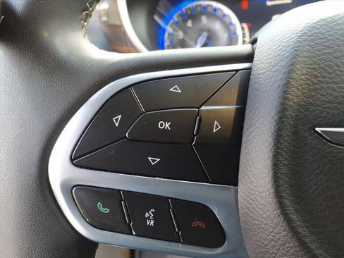 Used 2023 Chrysler Pacifica Limited image 27