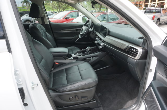 Used 2025 Kia Telluride EX FWD image 3