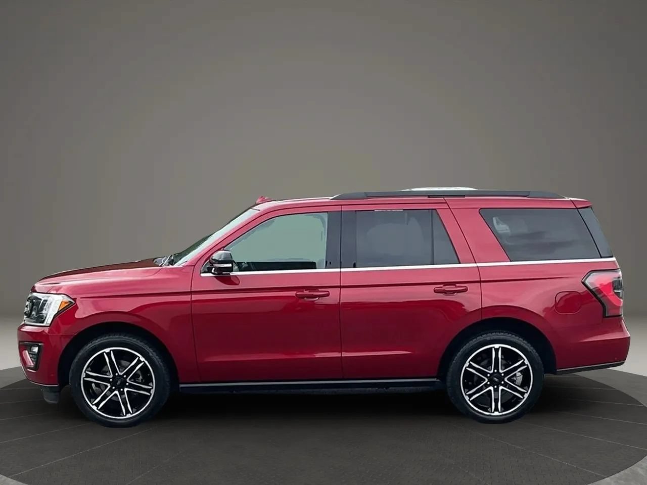 Used 2019 Ford Expedition Limited w/ Equipment Group 303A AWD/4WD image 2