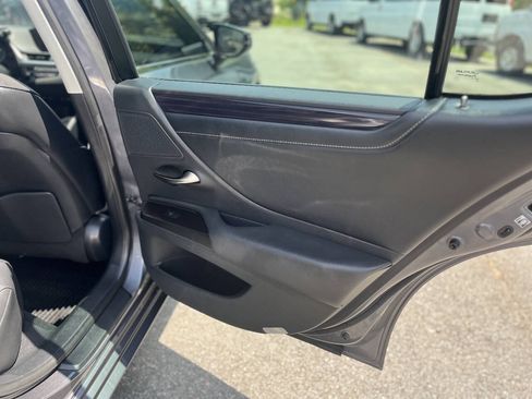 Used 2019 Lexus ES 350 w/ Premium Package FWD image 16