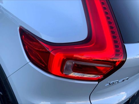 Used 2021 Volvo XC40 T5 R-Design w/ Advanced Package image 27