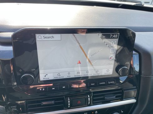 Used 2025 Nissan Pathfinder SL image 11