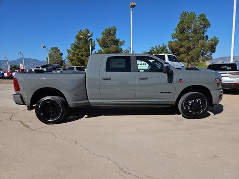 New 2026 RAM 3500 Laramie AWD/4WD image 4