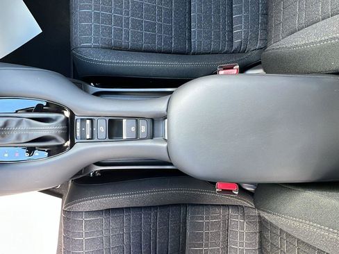 Certified 2025 Honda HR-V LX image 23