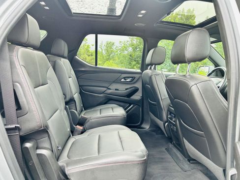 Used 2023 Chevrolet Traverse RS image 33