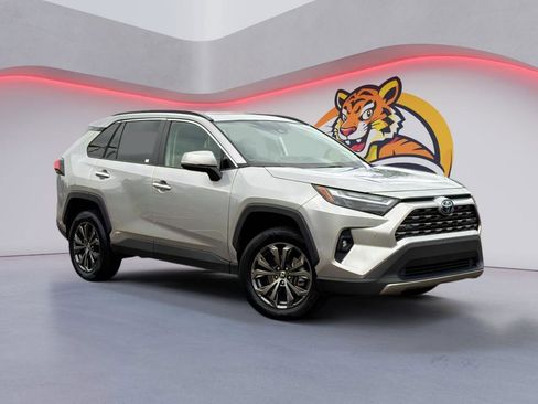 Used 2022 Toyota RAV4 Limited image 3